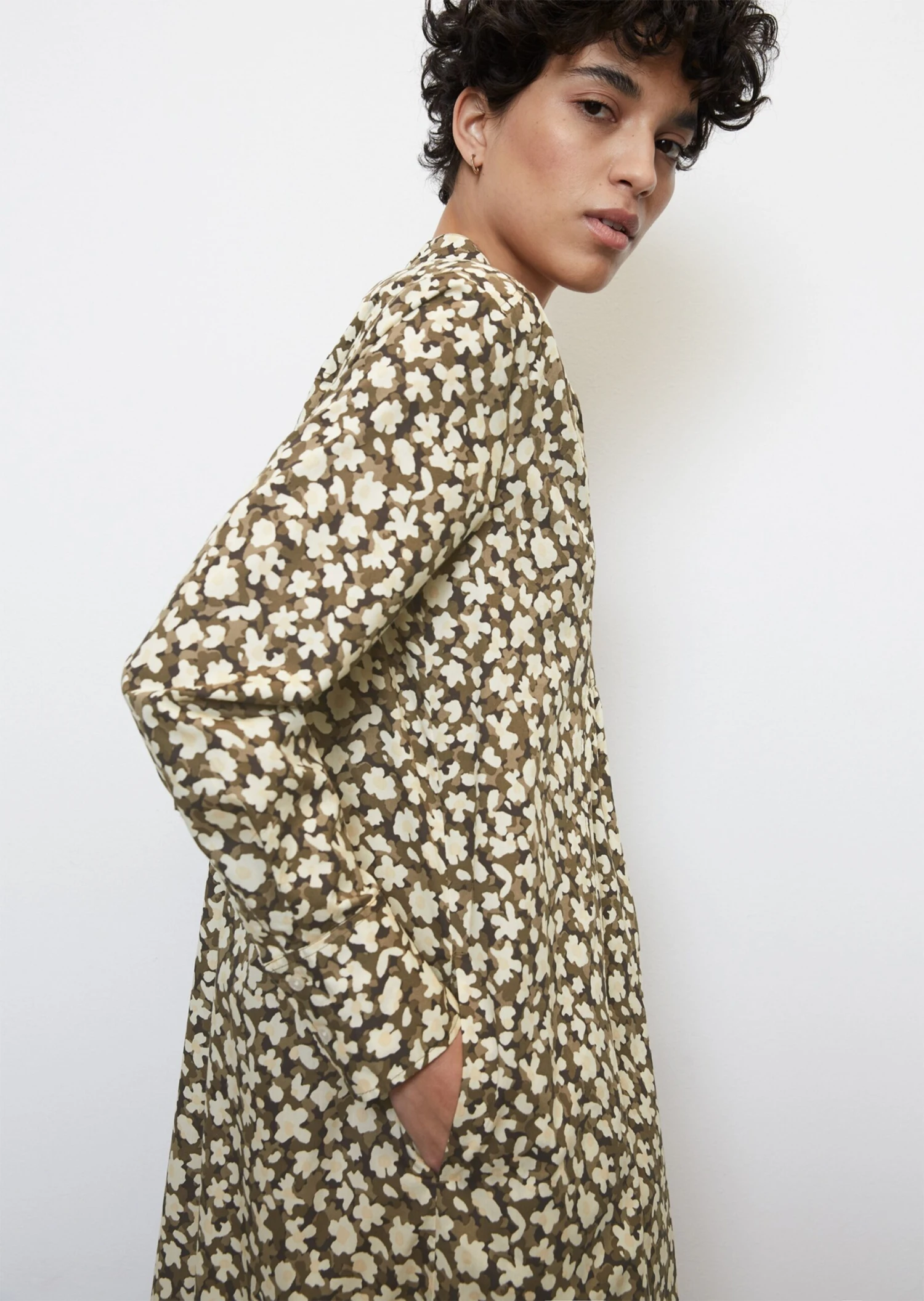 Marc O'Polo Voluminous Dress With Gathered Details Made Of An Organic Cotton/lyocell Blend 7 Marc O'Polo Voluminous Dress With Gathered Details Made Of An Organic Cotton/lyocell Blend – Bild 5