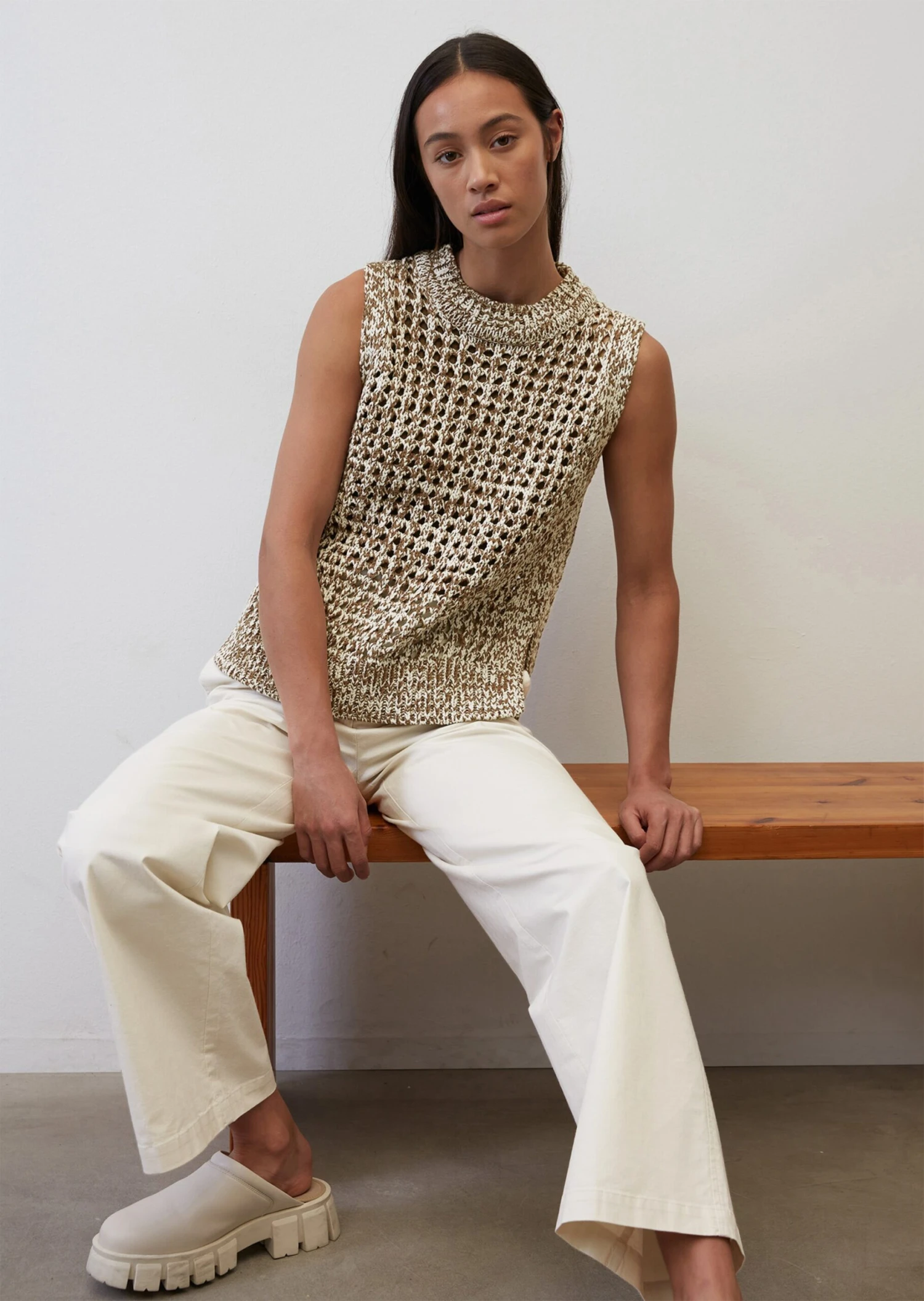 Marc O'Polo Chunky Knit Sleeveless Jumper With An Airy Knit Structure 3 Marc O'Polo Chunky Knit Sleeveless Jumper With An Airy Knit Structure