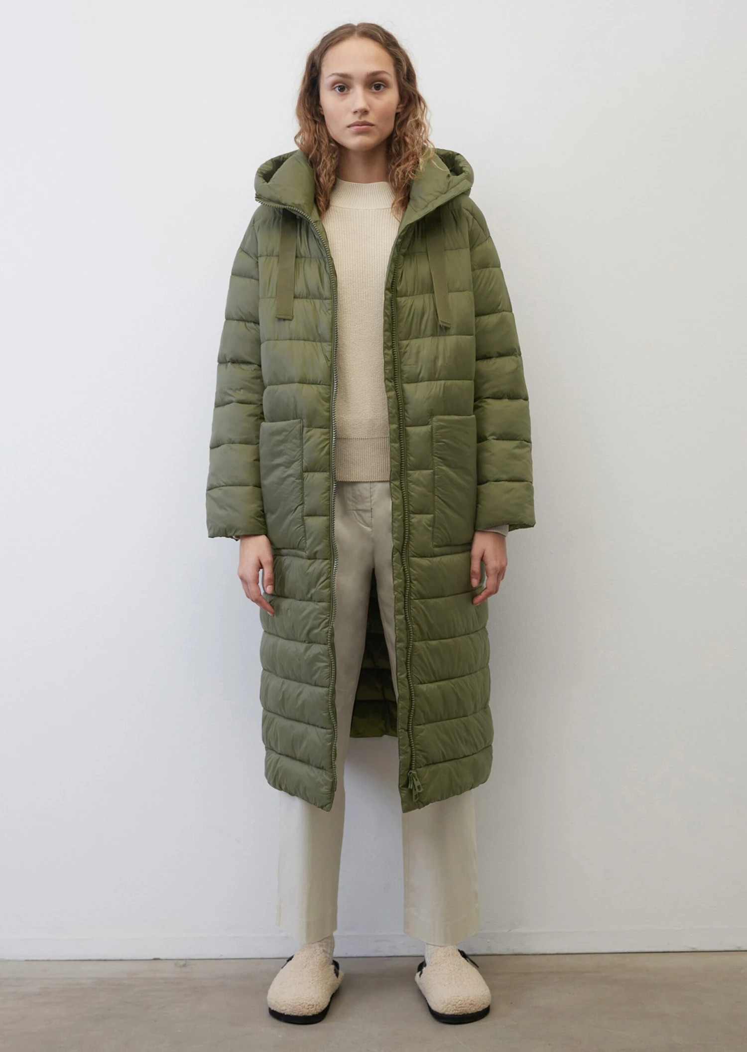 Marc O'Polo Lightweight Quilted Coat With A Detachable Hood, Regular Fit With Recycled Materials 4 Marc O'Polo Lightweight Quilted Coat With A Detachable Hood, Regular Fit With Recycled Materials – Bild 2