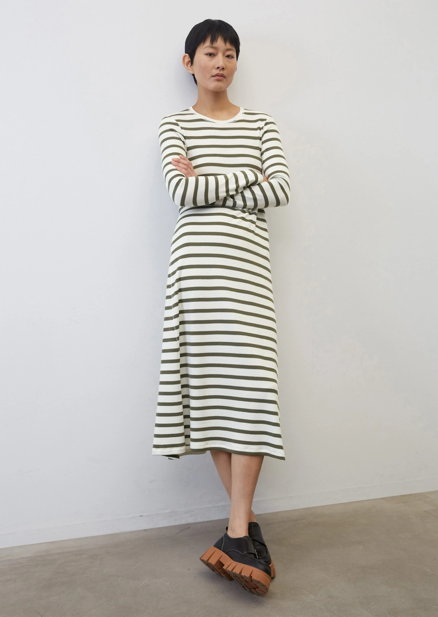 Marc O'Polo Striped Waffle Jersey Dress From LENZING™ ECOVERO™ 4 Marc O'Polo Striped Waffle Jersey Dress From LENZING™ ECOVERO™ – Bild 2