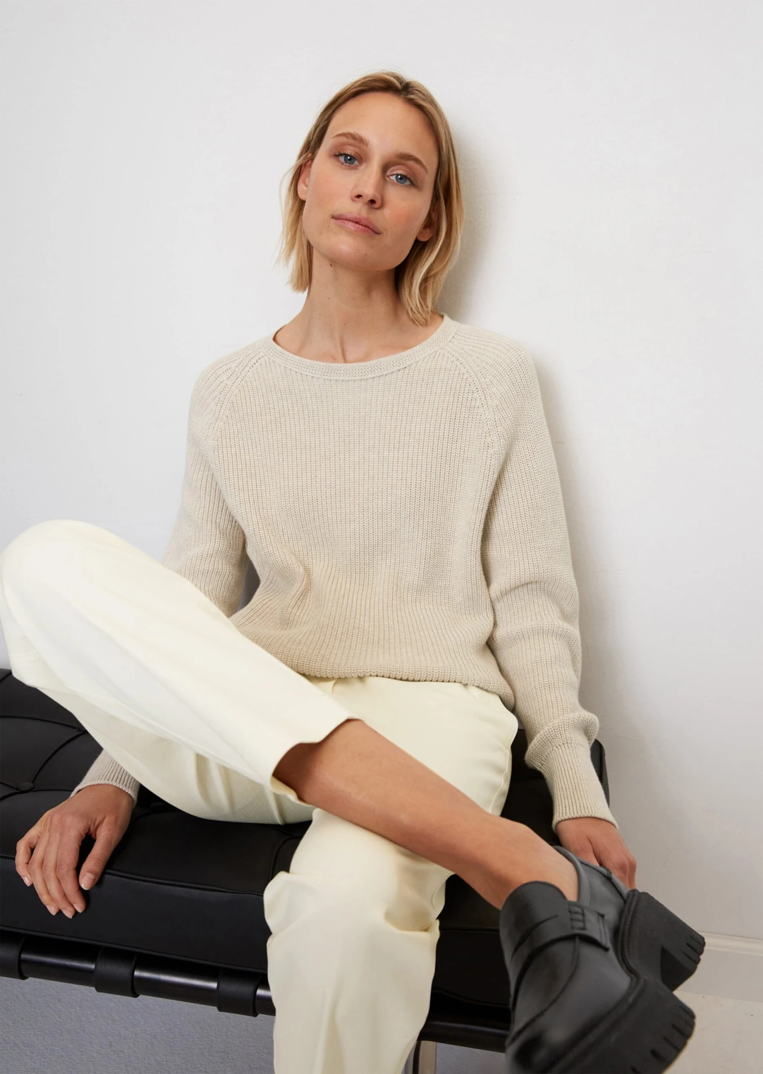 Marc O'Polo Round-neck Knitted Jumper In A Slightly Cropped Fit Made From Heavy Weight Organic Cotton 4 Marc O'Polo Round-neck Knitted Jumper In A Slightly Cropped Fit Made From Heavy Weight Organic Cotton – Bild 2