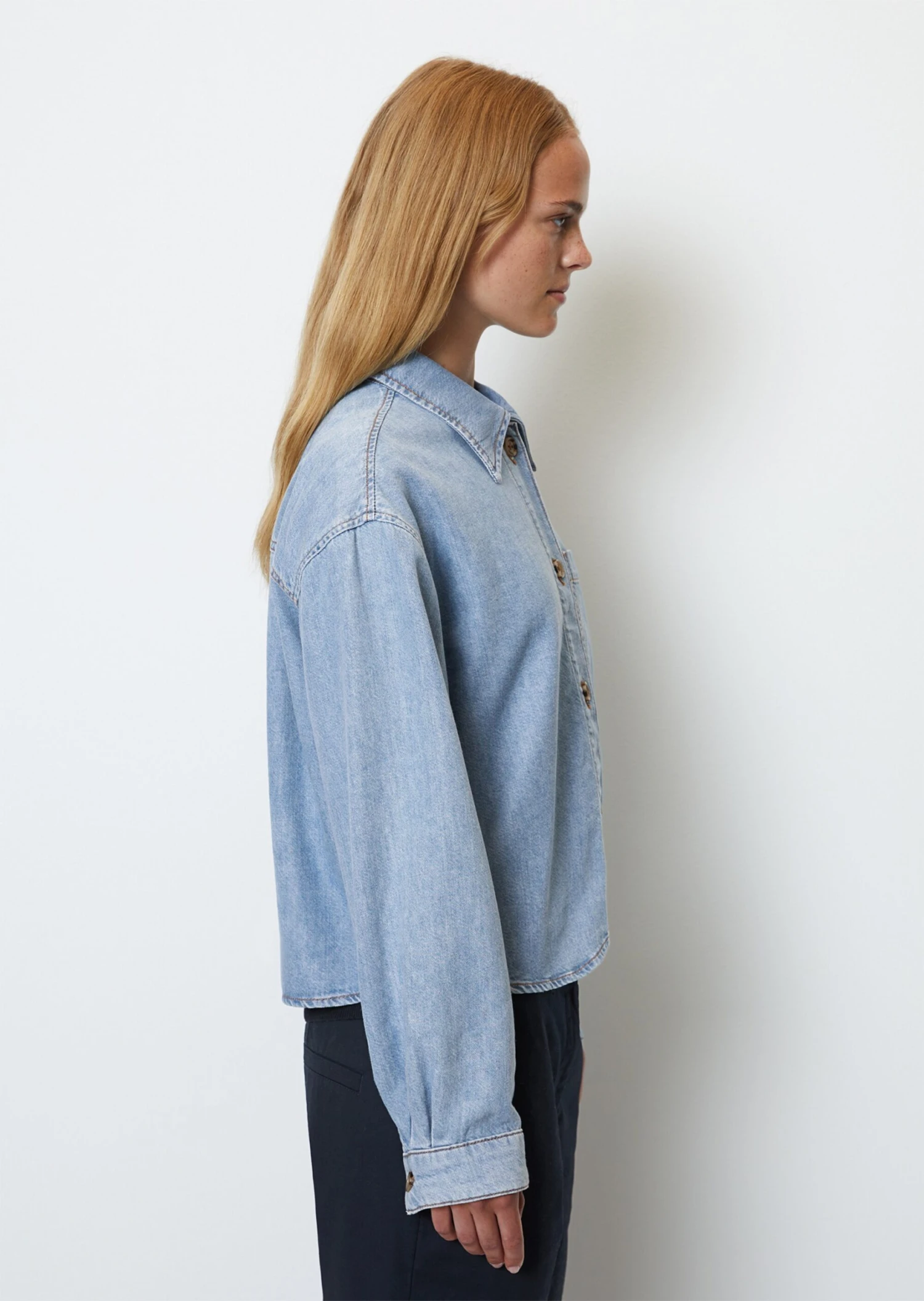 Marc O'Polo Oversize Denim Shirt In An Organic Cotton/lyocell Blend 8 Marc O'Polo Oversize Denim Shirt In An Organic Cotton/lyocell Blend – Bild 6