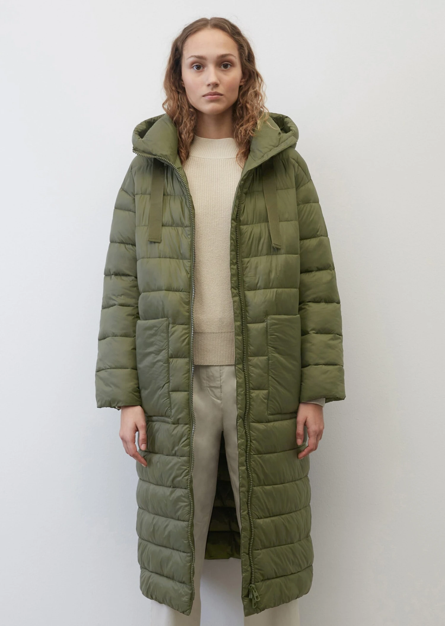 Marc O'Polo Lightweight Quilted Coat With A Detachable Hood, Regular Fit With Recycled Materials 6 Marc O'Polo Lightweight Quilted Coat With A Detachable Hood, Regular Fit With Recycled Materials – Bild 4