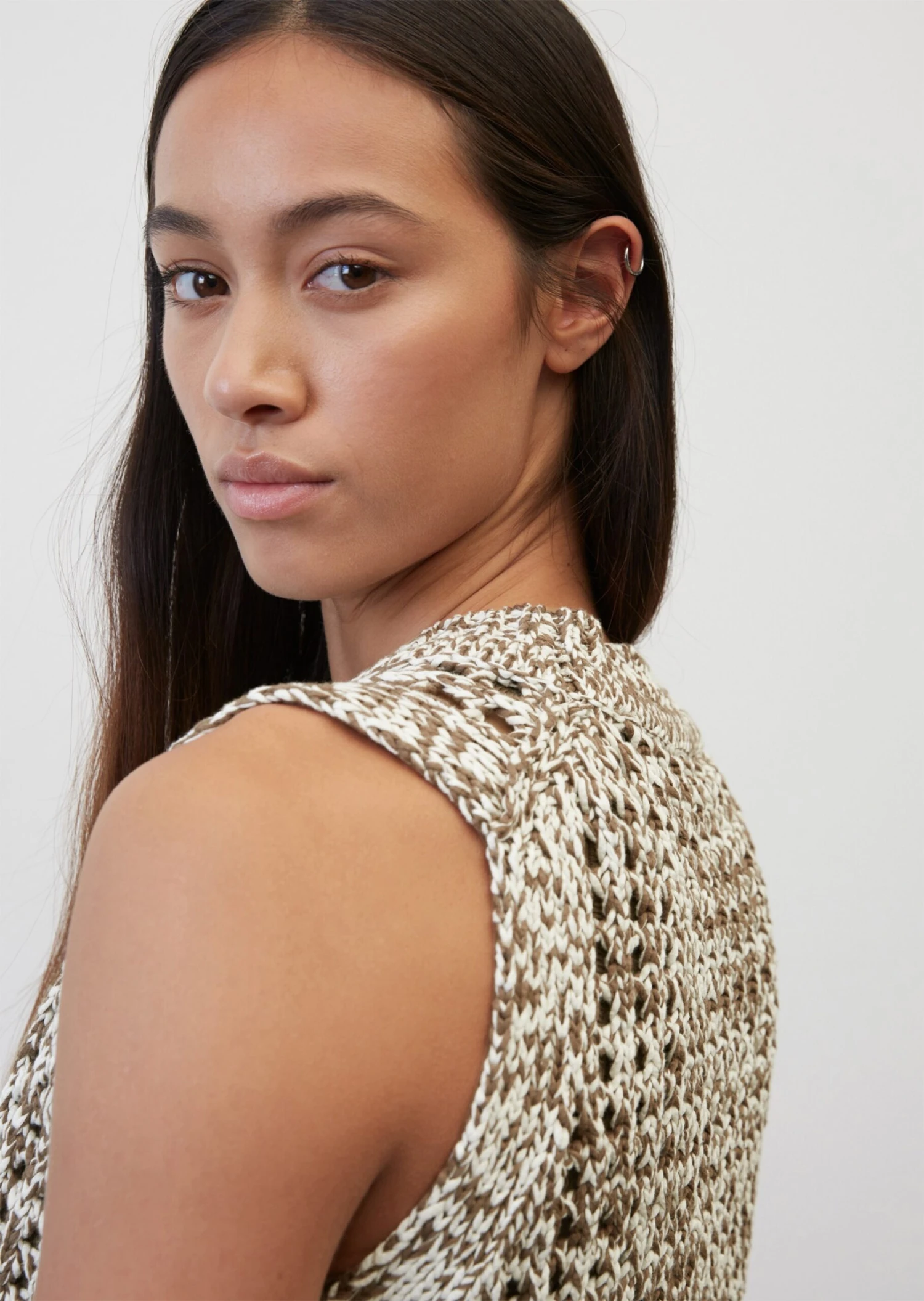 Marc O'Polo Chunky Knit Sleeveless Jumper With An Airy Knit Structure 7 Marc O'Polo Chunky Knit Sleeveless Jumper With An Airy Knit Structure – Bild 5