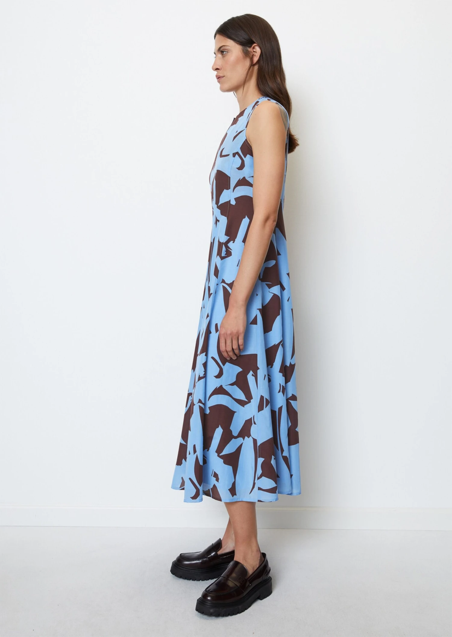 Marc O'Polo Sleeveless Maxi Dress With An All-over Print Made Of An Organic Cotton And Viscose Blend 8 Marc O'Polo Sleeveless Maxi Dress With An All-over Print Made Of An Organic Cotton And Viscose Blend – Bild 6