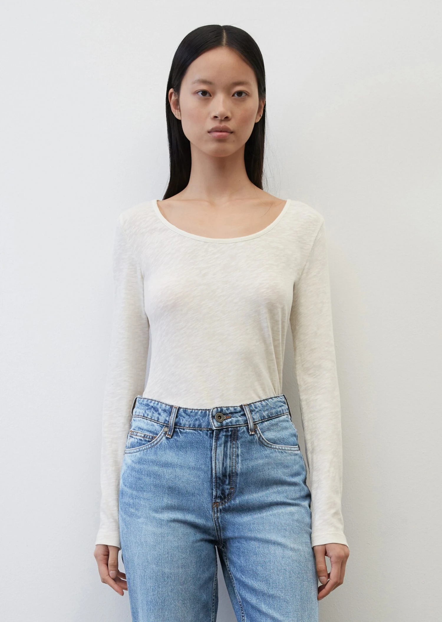 Marc O'Polo Long-sleeved Top With Round Neckline In Organic Cotton Slub Jersey 6 Marc O'Polo Long-sleeved Top With Round Neckline In Organic Cotton Slub Jersey – Bild 4