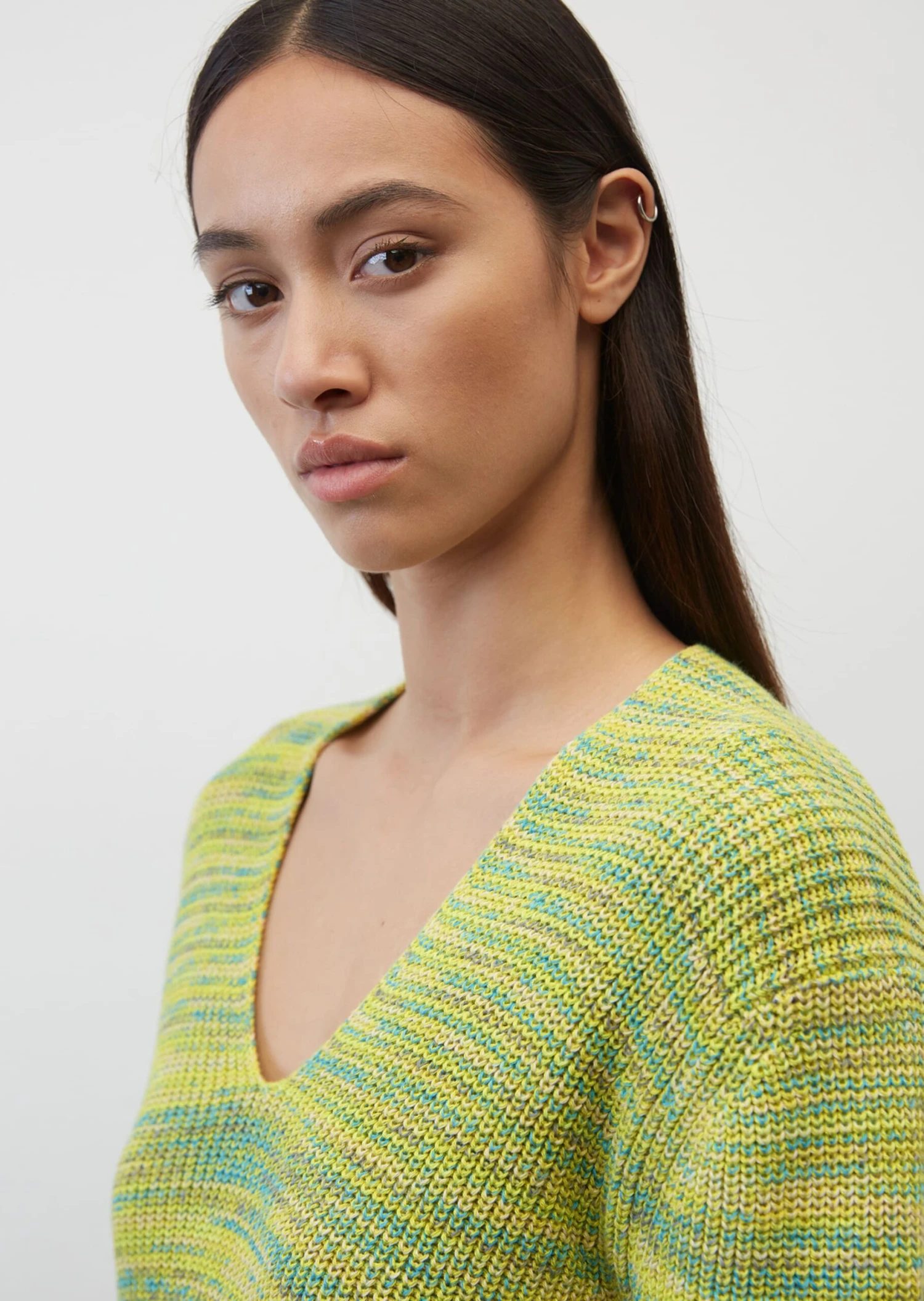 Marc O'Polo V-neck Knitted Jumper In A Slim Fit Made Of Organic Cotton Mouliné Yarn 7 Marc O'Polo V-neck Knitted Jumper In A Slim Fit Made Of Organic Cotton Mouliné Yarn – Bild 5