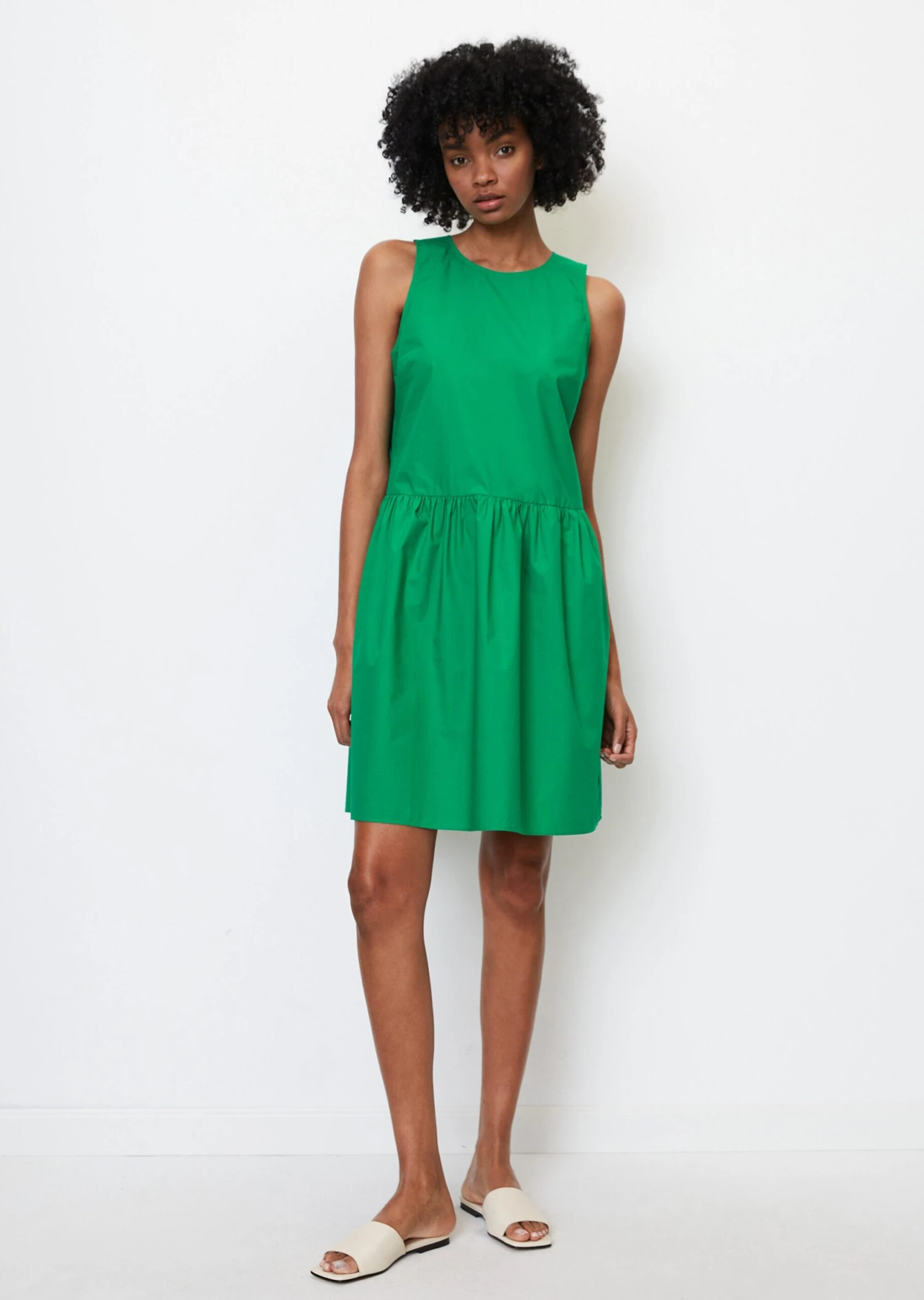 Marc O'Polo Sleeveless, Voluminous Poplin Dress Made Of Organic Cotton 6 Marc O'Polo Sleeveless, Voluminous Poplin Dress Made Of Organic Cotton – Bild 4