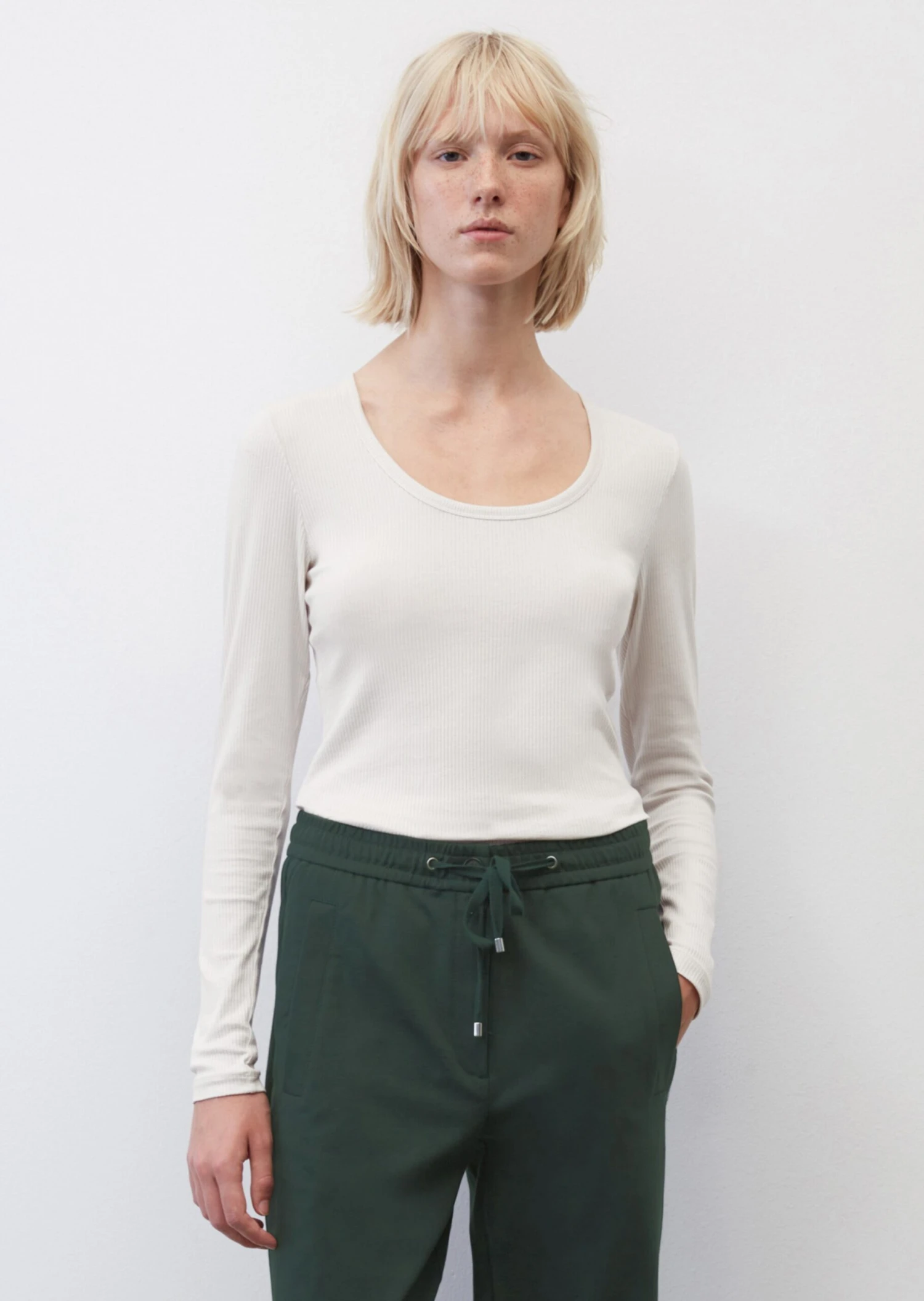 Marc O'Polo Ribbed Jersey Round Neck Long Sleeve Top Made Of A Soft Organic Cotton Blend 6 Marc O'Polo Ribbed Jersey Round Neck Long Sleeve Top Made Of A Soft Organic Cotton Blend – Bild 4