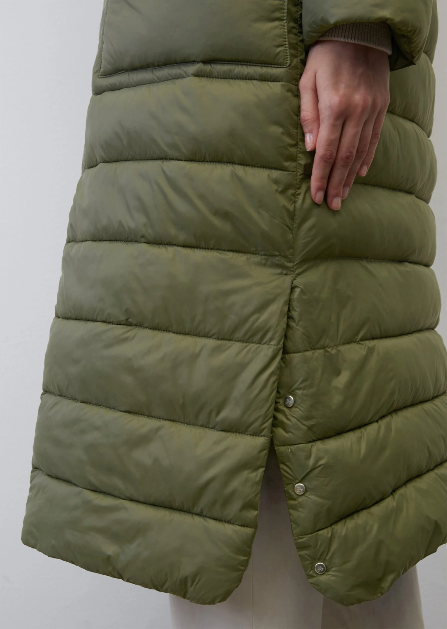 Marc O'Polo Lightweight Quilted Coat With A Detachable Hood, Regular Fit With Recycled Materials 7 Marc O'Polo Lightweight Quilted Coat With A Detachable Hood, Regular Fit With Recycled Materials – Bild 5